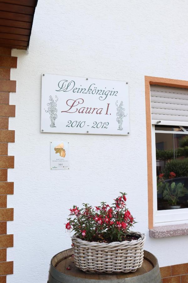 Weingut Und Gaestehaus Wolfgang Beth 킨하임 외부 사진