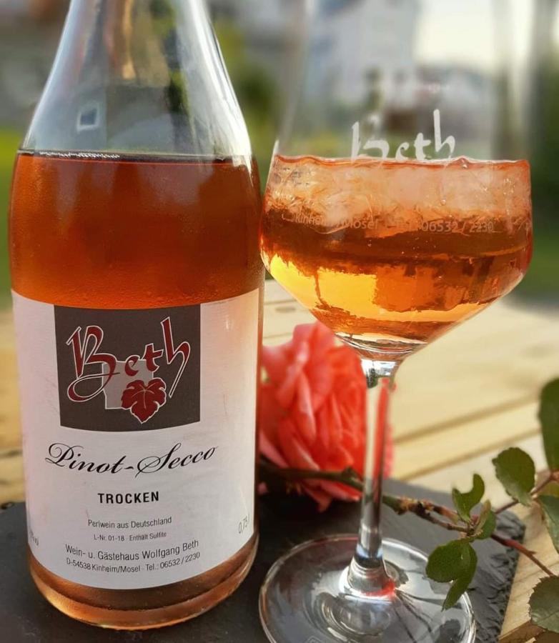 Weingut Und Gaestehaus Wolfgang Beth 킨하임 외부 사진