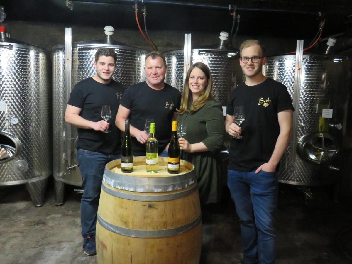 Weingut Und Gaestehaus Wolfgang Beth 킨하임 외부 사진